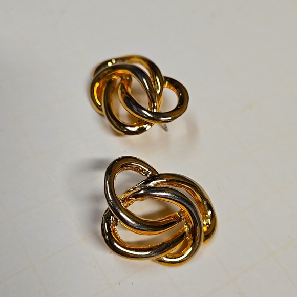 vintage gold tone earrings - Picture 13 of 16